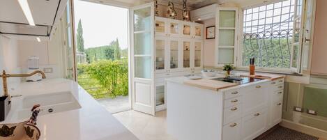 Dishwasher, high chair