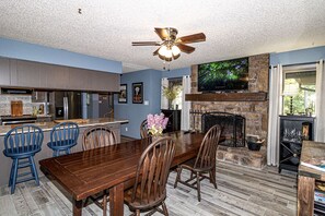 Dining - 5 Montserrat Lane. HDTV, WIFI - Beautifully remodeled home just minutes from the (Hot Springs)