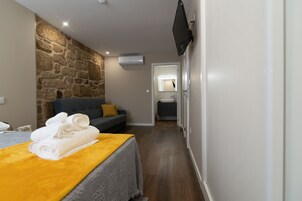 Family Room | Minibar, individually decorated, desk, laptop workspace