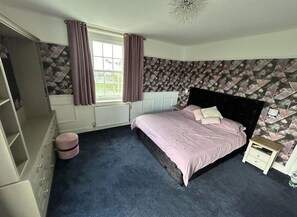 8 bedrooms, iron/ironing board, free WiFi, bed sheets