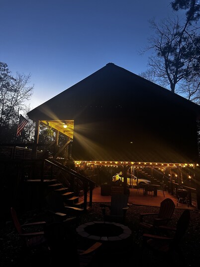 Creek-side getaway, big deck, easy access to the city while being off the grid!