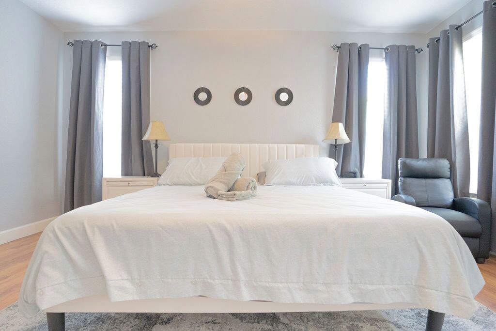 4 soverom, skrivebord, strykejern/-brett og wi-fi (inkludert)