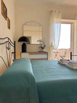 3 bedrooms, iron/ironing board, WiFi, bed sheets - 3 Bedroom Apartment in Maiori (Maiori)