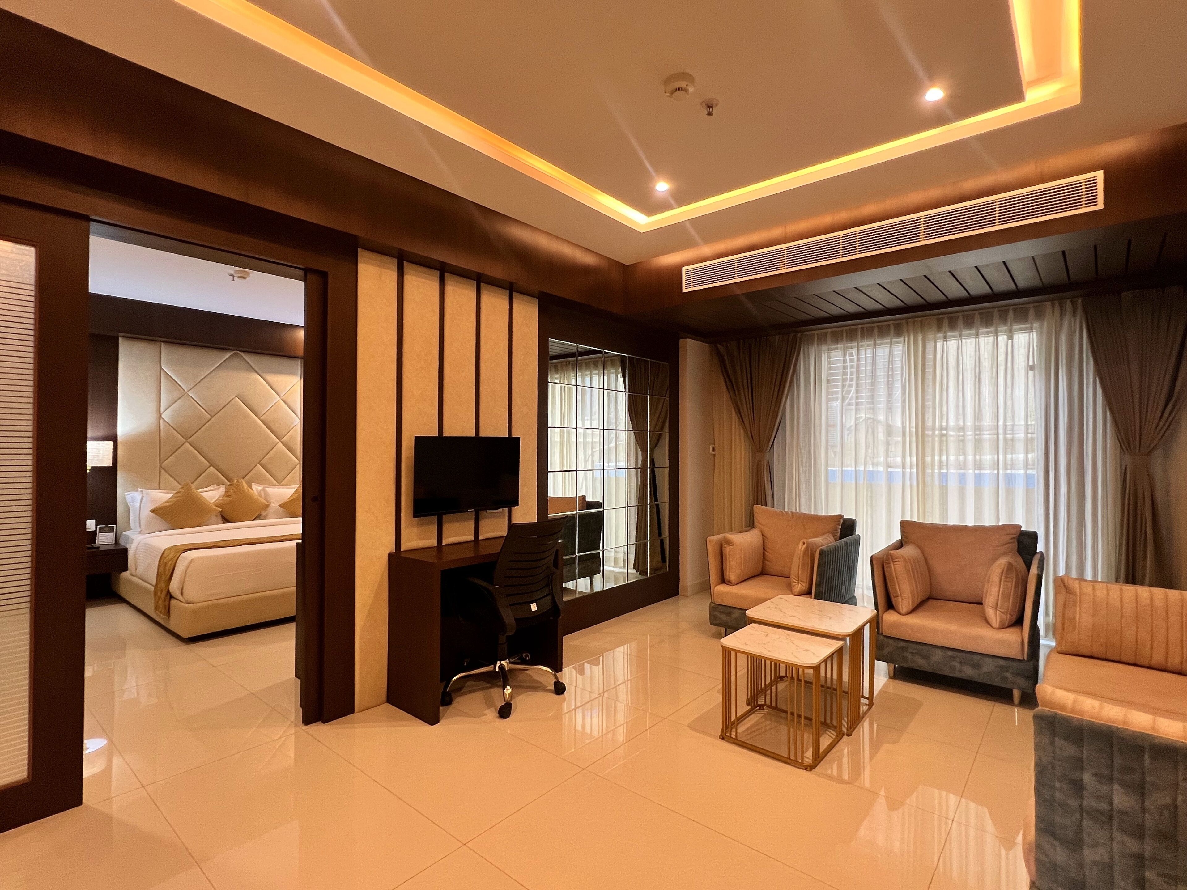 Suite Luxe, vue ville | Coin séjour