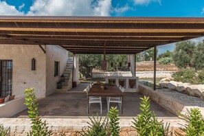 تناول الطعام بالخارج