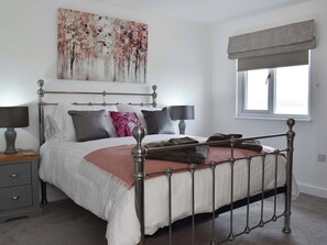 3 bedrooms, free WiFi, bed sheets - 3 bedroom accommodation in Sandside, near Milnthorpe (Sandside, near Milnthorpe)