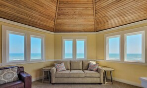 Smart TV, books - King Tide: Salt Air, Sandy Paws & So Much More! (Surf City)