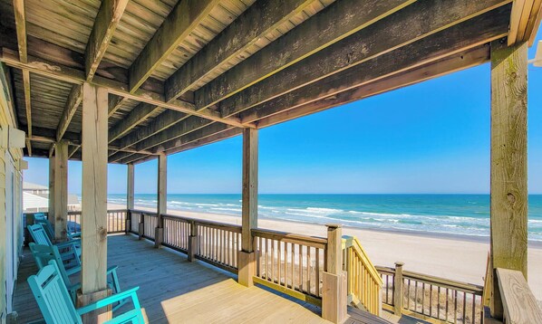 Property grounds - King Tide: Salt Air, Sandy Paws & So Much More! (Surf City)