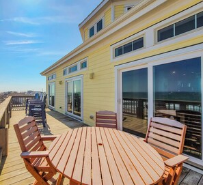 Outdoor dining - King Tide: Salt Air, Sandy Paws & So Much More! (Surf City)
