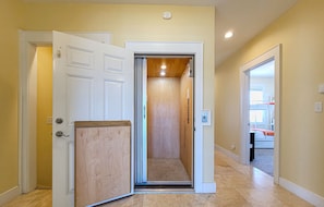 المنشأة من الداخل