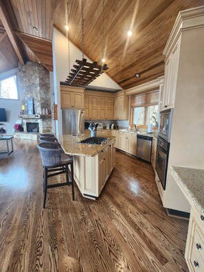 Fridge, microwave, oven, stovetop - Bearfoot Retreat - Private Club Access (Yancey County)