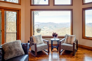 Interior - Bearfoot Retreat - Private Club Access (Yancey County)