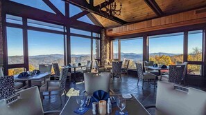 Dining - Bearfoot Retreat - Private Club Access (Yancey County)