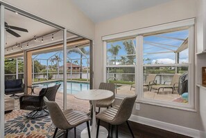 Dining - Family and pet friendly waterfront home with kayaks, bikes, home office and pool (Cape Coral)