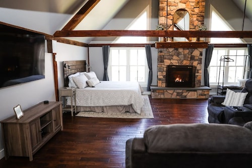 Barn on Pleasant-walk to Highland beach & town