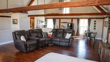 Una Smart TV, una chimenea