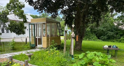 Barn on Pleasant-<br>walk to town <br>NO EXTRA FEES