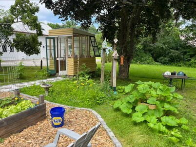 Barn on Pleasant-<br>walk to town <br>NO EXTRA FEES