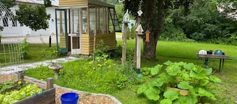 Barn on Pleasant-<br>walk to town <br>NO EXTRA FEES