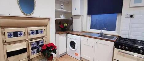 Fridge, microwave, oven