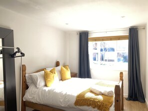 2 quartos, ferros/tábuas de passar roupa, Wi-Fi, roupa de cama