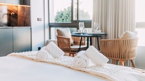 Iron/ironing board, free WiFi, bed sheets