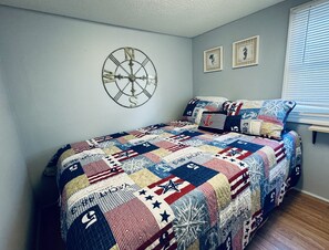 2 室のベッドルーム、WiFi (無料)、ベッドシーツ