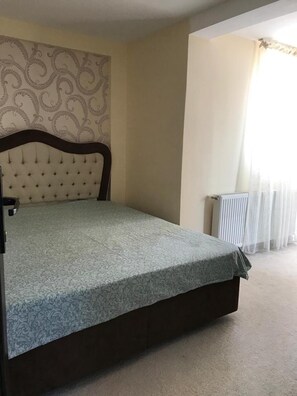 2 bedrooms, iron/ironing board, free WiFi, bed sheets - Beautiful 2 Bed Yellow House in Bucharest (Bucharest)