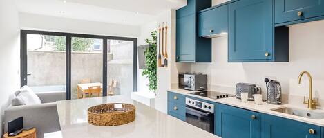 Lava-louças, cadeirão de bebê