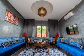 Suite – president, bassengutsikt | Safe på rommet, strykejern/-brett og wi-fi (inkludert)