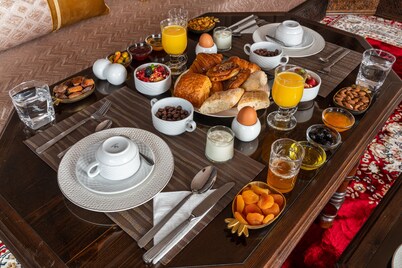 Yanis Guest House 