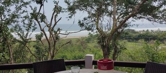 Stunning 4-bedroom house in Curia with pool, view from the sea, AC,WiFi and more