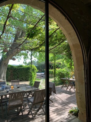 Outdoor dining - Le Clos du Lethe - Villa Magnifique et Familiale à Uzes (Montaren-et-Saint-Médiers)