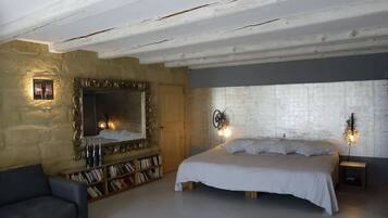 7 bedrooms, iron/ironing board, WiFi, bed sheets