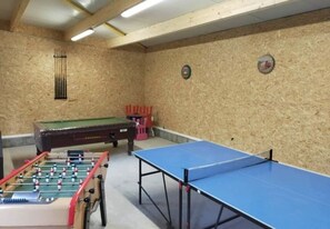 Games room - Maison de Campagne à 10 Minutes de la Plage, Dans un Endroit Calme (Jullouville)