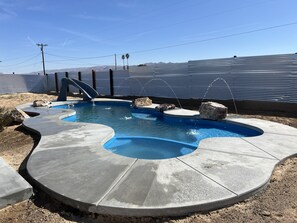 Alberca al aire libre y alberca climatizada