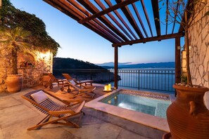 Property grounds - Villa with panoramic view of the sea (Vrbnik)