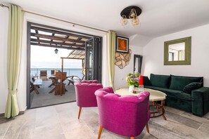 TV - Villa with panoramic view of the sea (Vrbnik)