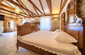3 bedrooms, WiFi - Holiday home in an old town (Vrbnik)