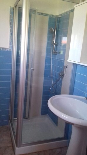 Shower, hair dryer, bidet, towels - Beautiful villa in the middle vineyard. (Sardegna)