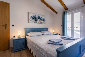 3 bedrooms, WiFi - Holiday home in an old town (Vrbnik)