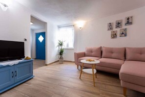 TV - Holiday home in an old town (Vrbnik)