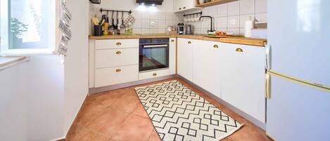 Køleskab, ovn, kogeplade, opvaskemaskine