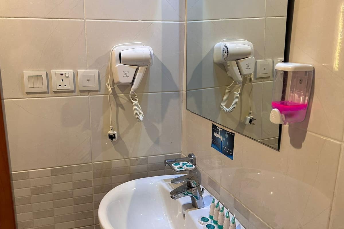 Basic-Doppelzimmer | Badezimmer