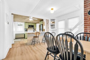 Dining - Updated cottage, walk to beach, screened in porch (Old Orchard Beach)