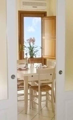 Dining - Holiday apartment mit Klimaanlage und Pool (Imperia)