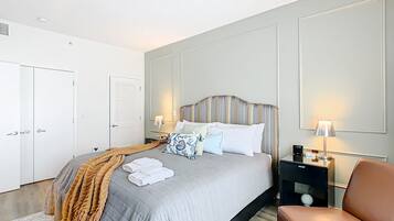 1 slaapkamer, een strijkplank/strijkijzer, wifi, beddengoed