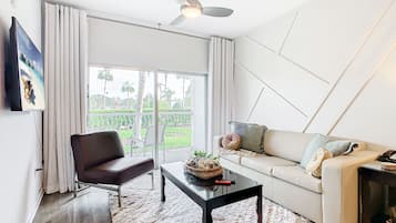 Een televisie en een tafeltennistafel