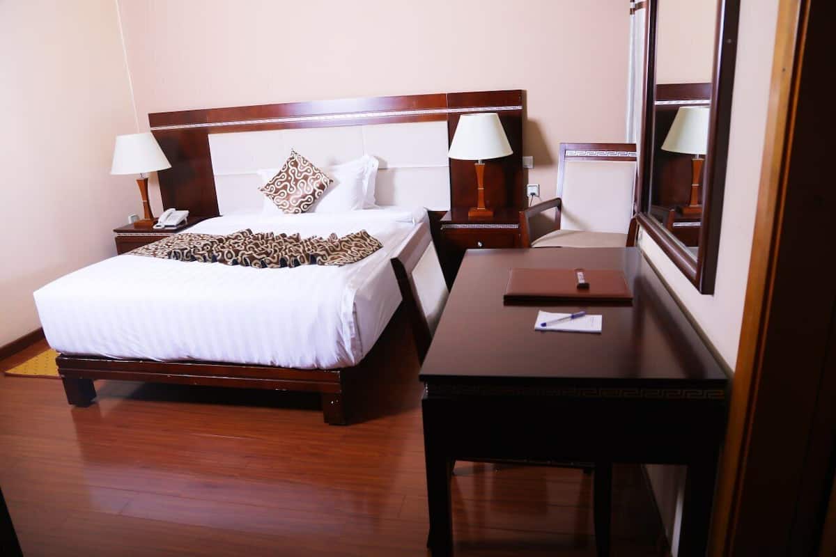 Standard Single Room, City View | Peti besi dalam bilik, dilengkapkan perabot secara berasingan, meja