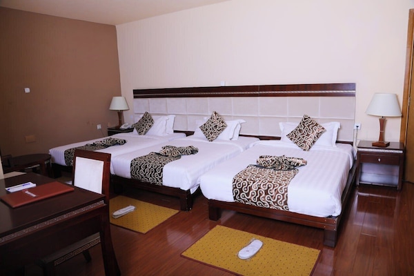 Deluxe Triple Room | In-room safe, individually furnished, desk, laptop workspace